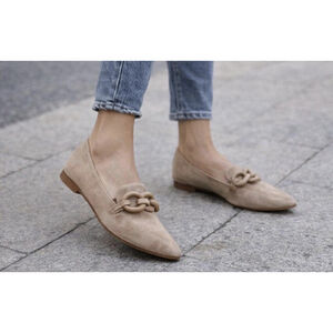 Steve Madden Famed Size 9 Beige Suede Leather Slip On Loafer Chain Accents